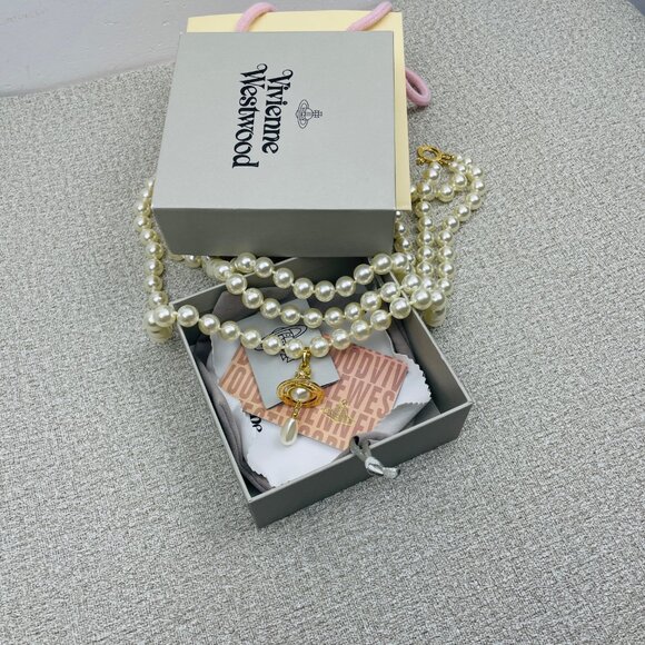 Vivienne Westwood Pearl Necklace Gold Pendant - Picture 2 of 9